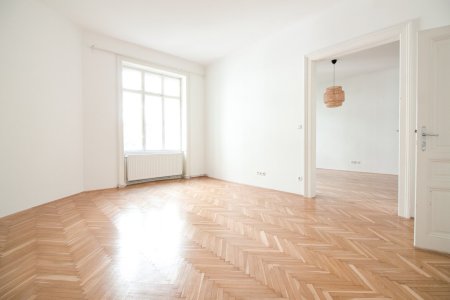 Wunderschöne 2 Zimmer-Altbauwohnung mit separater Küche | TOP Lage | U-Bahn Nähe | Innenhof