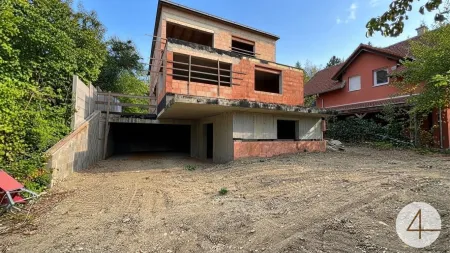 Stadtvilla mit parkartigen Garten - 1953m² Grundstücksfläche - direkt am Bisamberg - privat Zugang zum Wald - Grünblick - Ruhelage