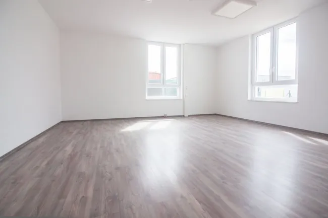 BÜRO mit ALL INCLUSIVE MIETE | flexible Größen von ca. 24 m² - 80 m² | mit Parkplätzen, schönem Foyer, Teeküche - Bild