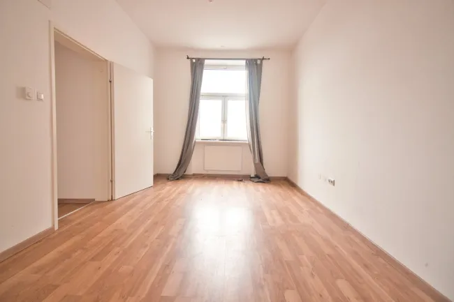 Helle 3-Zimmer Wohnung in gutem Zustand | gute Infrastruktur | direkt bei der S-Bahn und 700 m zur U3 - Titelbild