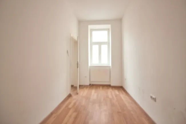 Helle 3-Zimmer Wohnung in gutem Zustand | gute Infrastruktur | direkt bei der S-Bahn und 700 m zur U3 - Bild