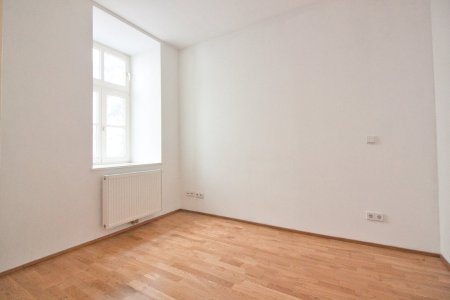 Hofseitige Garten-Altbau-Wohnung | zentral begehbar | Top Lage direkt neben U-Bahn