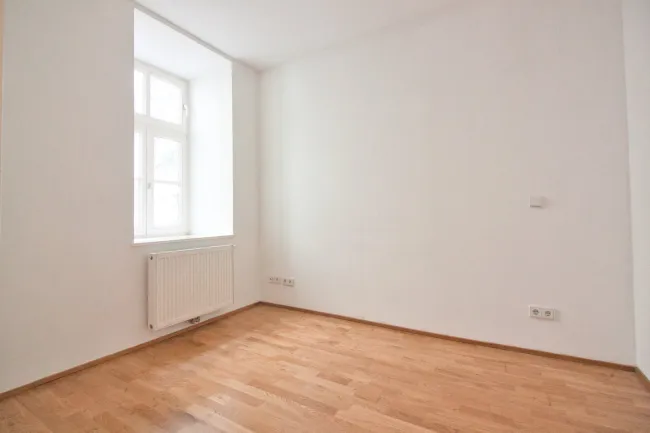 Hofseitige Garten-Altbau-Wohnung | zentral begehbar | Top Lage direkt neben U-Bahn - Bild