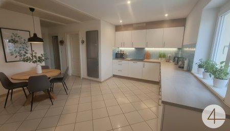 Sonnige Terrassenwohnung mit Garage!