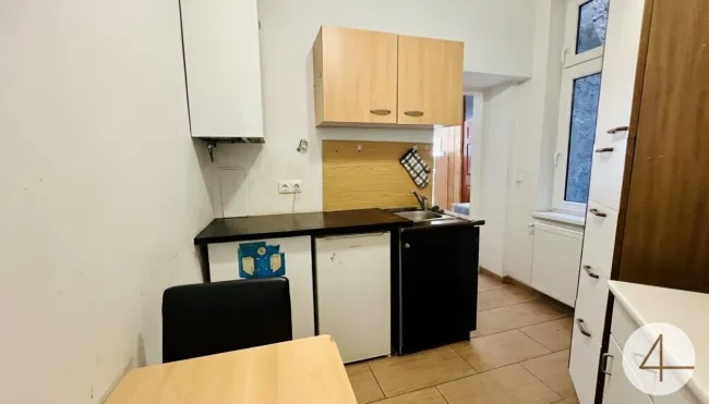 Provisionsfrei - 190m zur S-Bahn - 500m zur U3 - Starterwohnung im 2. Stock - ruhige Seitenstraße - gute Anbindung - Titelbild