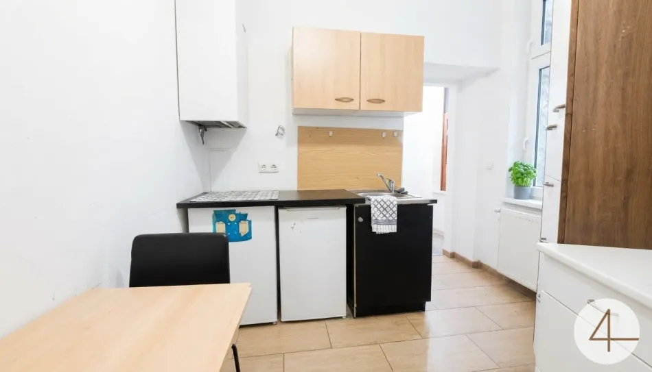 Provisionsfrei - 190m zur S-Bahn - 500m zur U3 - Starterwohnung im 2. Stock - ruhige Seitenstraße - gute Anbindung - Titelbild