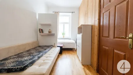 Provisionsfrei - 190m zur S-Bahn - 500m zur U3 - Starterwohnung im 2. Stock - ruhige Seitenstraße - gute Anbindung