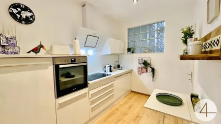 sanierte Altbauwohnung - neuwertig - zentrumsnah - helle 3-Zimmer - Top-Infrastruktur