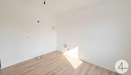 Teilrenovierte Wohnung mit überdachten PKW Stellplatz