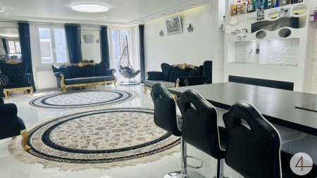 Familienparadies - Mitten im Grünen - DG Maisonette mit sonniger Innenhof Terrasse - 16 Minuten zur U6 - Tiefgaragenstellplatz