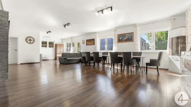 Modernisiertes Mehrfamilienhaus mit viel Platz für die ganze Familie - Titelbild
