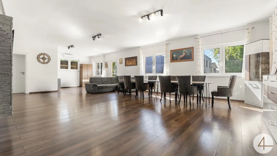 Modernisiertes Mehrfamilienhaus mit viel Platz für die ganze Familie - Titelbild