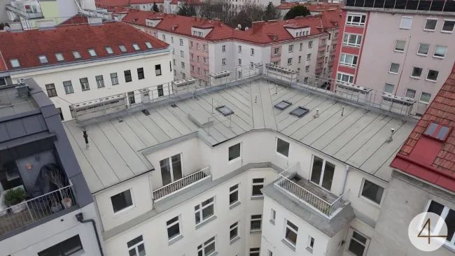 Ihre Chance! Anlageobjekt 5 Minuten zur U1 - DG ausgebaut - Wiener Gründerzeit-Zinshaus - 28 Einheiten - ca. 75 % bestandsfrei! - Titelbild