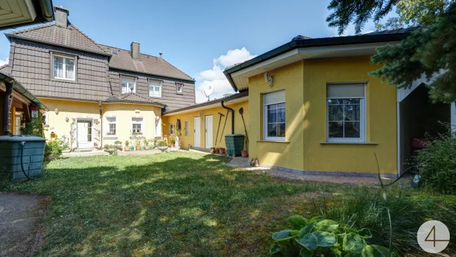 Stilvolles Mehrfamilienhaus mit Charakter, Geschichte & vielseitigem Potenzial - Bild