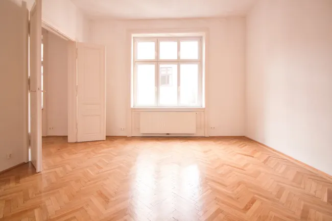 2-Zimmer Wohnung mit herrlichem Altbau-Flair | TOP Lage | Balkonanbau möglich - Bild