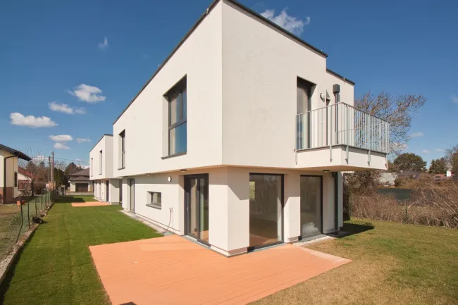 EINFAMILIENHAUS IN RUHELAGE | Ziegelhaus | großzügig, hell & hochwertig ausgestattet | mit Garten & Stellplatz - Bild