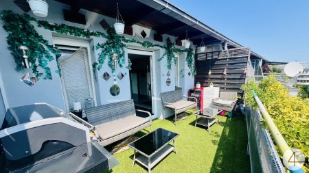 Familienparadies - Mitten im Grünen - DG Maisonette mit sonniger Innenhof Terrasse - 16 Minuten zur U6 - Tiefgaragenstellplatz