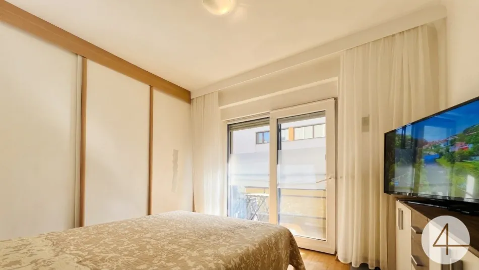 U4 in 4 Gehminuten - sonnigen Balkon - Seitenstraße Ruhelage - Außenliegender Sonnenschutz - beste Infrastruktur - Bild