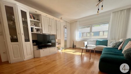 U4 in 4 Gehminuten - sonnigen Balkon - Seitenstraße Ruhelage - Außenliegender Sonnenschutz - beste Infrastruktur