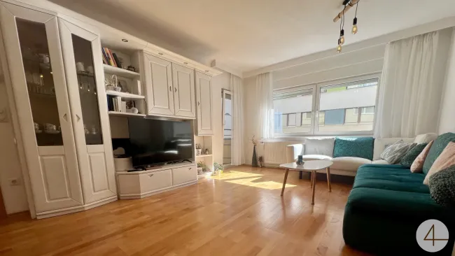 U4 in 4 Gehminuten - sonnigen Balkon - Seitenstraße Ruhelage - Außenliegender Sonnenschutz - beste Infrastruktur - Titelbild