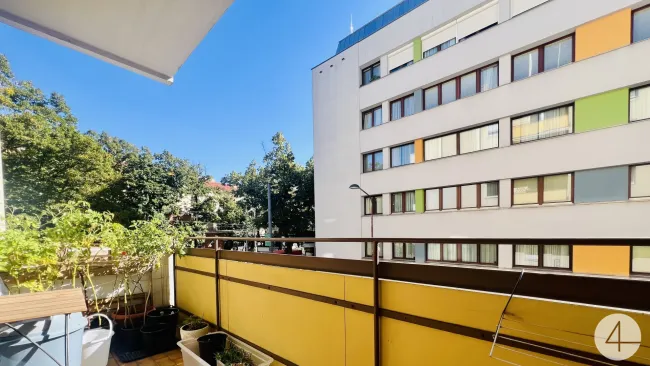U4 in 4 Gehminuten - sonnigen Balkon - Seitenstraße Ruhelage - Außenliegender Sonnenschutz - beste Infrastruktur - Bild