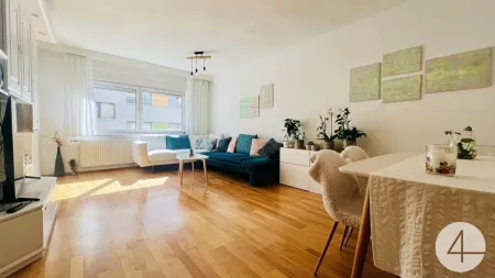 U4 in 4 Gehminuten - sonnigen Balkon - Seitenstraße Ruhelage - Außenliegender Sonnenschutz - beste Infrastruktur