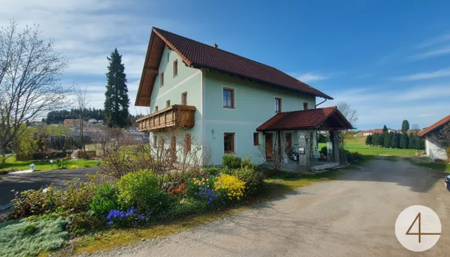 Rarität an der Grenze zu Deutschland. Zweifamilienhaus mit 6,4ha Grund - Bild