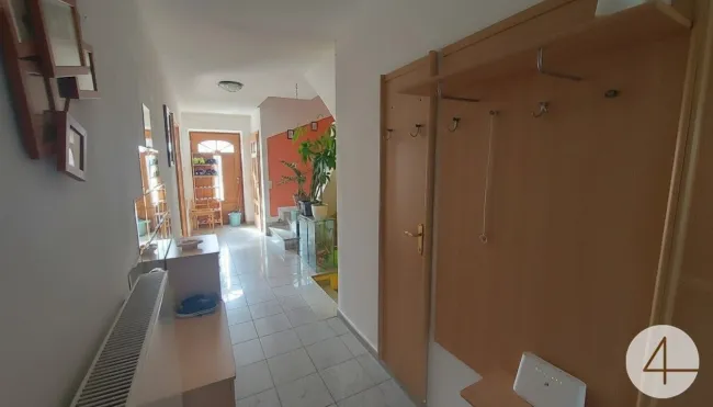 Rarität an der Grenze zu Deutschland. Zweifamilienhaus mit 6,4ha Grund - Bild