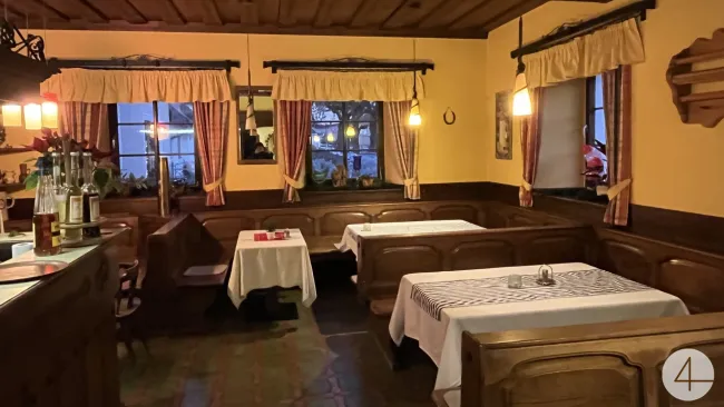 WIE DAMALS! Uriger Charm in altösterreichischem Gasthof in wunderschöner Zentrumslage! Anlageobjekt, Vermietet! - Bild