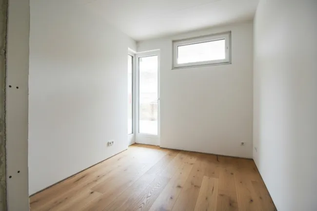 ERSTBEZUG | Wunderschöne, hochwertige 3-Zimmer Wohnung in kleinem Ziegel-Wohnbauprojekt | Terrasse & Garten | TOP 1 - Bild