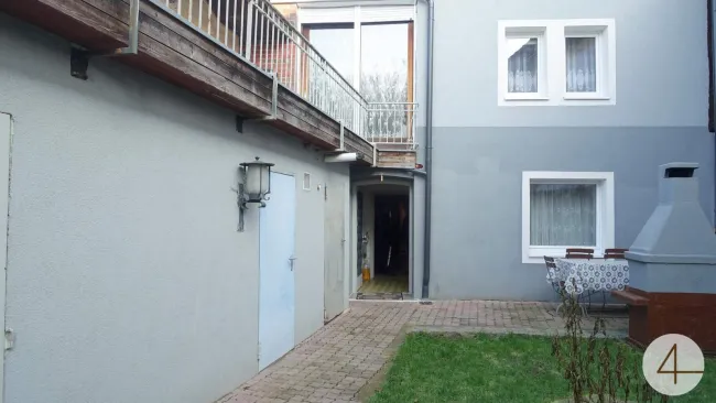 2 Familienhaus 175 m2, neue Heizung - Bild