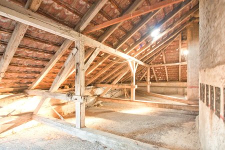 ca. 360m2 Grundfläche | Rohdachboden | 10 Gehminuten zur U3 Ottakring