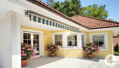Charmantes Zuhause mit großzügiger Terrasse und zwei Garagen