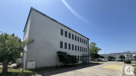 ab 10€/m2 Büroflächen bis 2.200m2 - individuell Flächengrößen verfügbar - Parkplätze - Kantine im Haus - gute Verkehrsanbindung