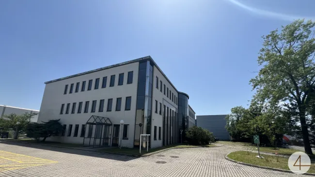 ab 10€/m2 Büroflächen bis 2.200m2 - individuell Flächengrößen verfügbar - Parkplätze - Kantine im Haus - gute Verkehrsanbindung - Titelbild