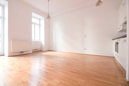 Ruhige Garten-Altbau-Wohnung | Fernwärme | Top Lage direkt neben U-Bahn