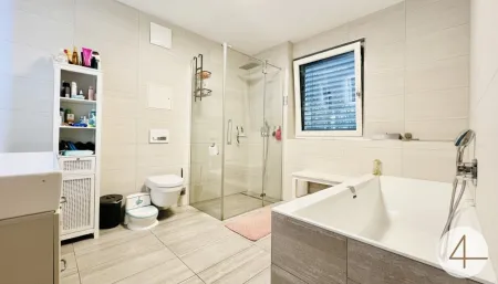 8Min zur U2 - 4Zimmer Gartenwohnung - privater Eingang - sonnige Terrasse - Tiefgarage - ideale Infrastruktur