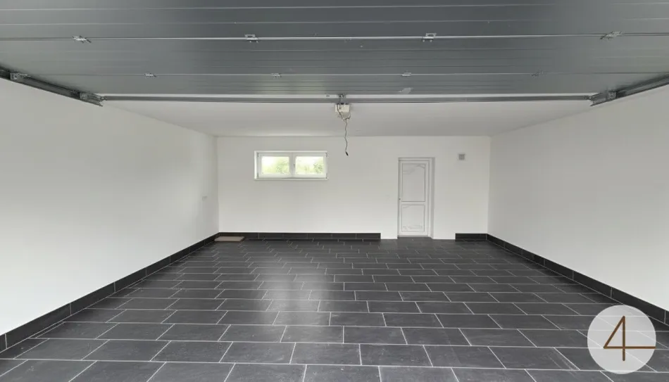 Einfamilienhaus mit Garten und 2 Garagen 48 m2 - Bild