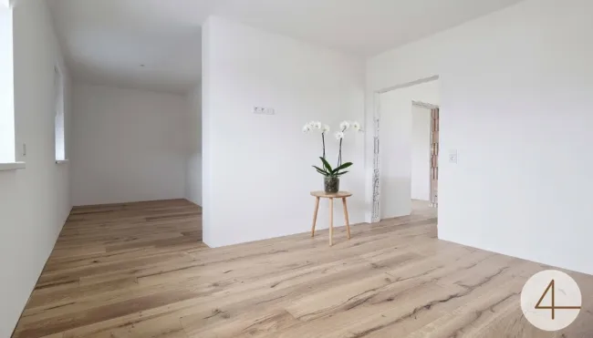Einfamilienhaus mit Garten und 2 Garagen 48 m2 - Titelbild