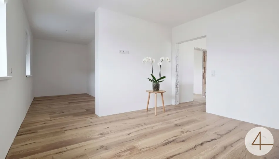 Einfamilienhaus mit Garten und 2 Garagen 48 m2 - Titelbild