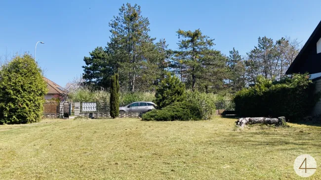 Ruhig wohnen im Grünen - wenige Minuten nach Wiener Neustadt - 804m² Baugrundstück - direkt neben dem Wald - nahe Golfplatz & Therme - Titelbild