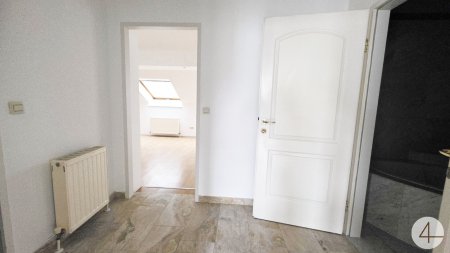 550m zur U1 - Dachgeschosswohnung in einem Gründerzeithaus - Kurzzeitvermietung erlaubt