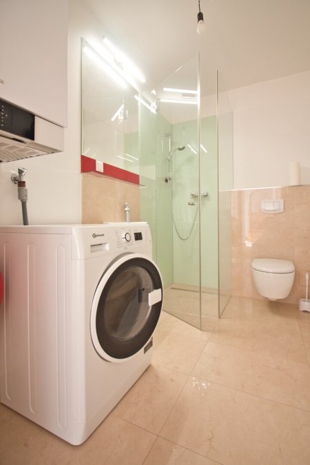 2015 ausgebaute, helle Maisonette-Wohnung mit 2 Bädern | ~ 20 m² große, private Terrasse direkt auf Wohnebene | Nahe Elterleinplatz