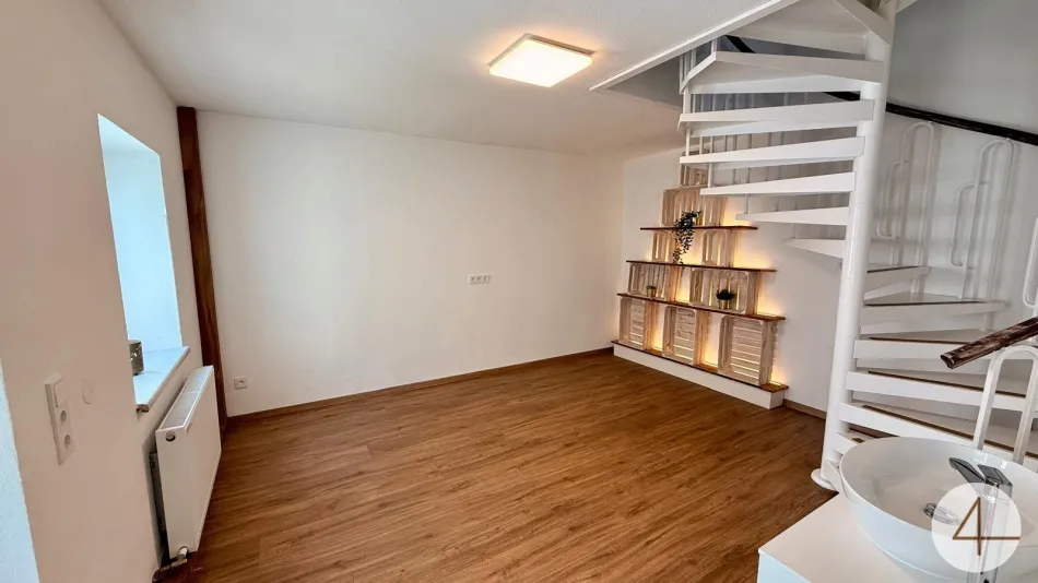 Geschäftsräumlichkeit mit Privatsphäre im Zentrum - Bild