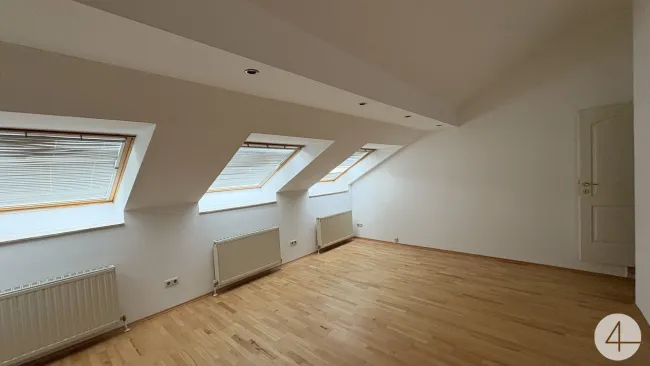 Jetzt schnell sein! Ruhige Wohnung in toller Lage! 2-Zimmer Wohnung – in wenigen Minuten am Karlsplatz! - Bild