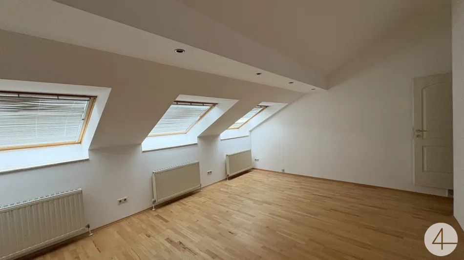 Jetzt schnell sein! Ruhige Wohnung in toller Lage! 2-Zimmer Wohnung – in wenigen Minuten am Karlsplatz! - Bild