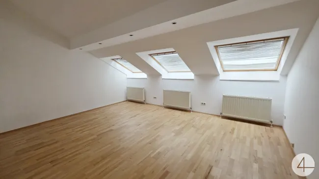 Jetzt schnell sein! Ruhige Wohnung in toller Lage! 2-Zimmer Wohnung – in wenigen Minuten am Karlsplatz! - Titelbild