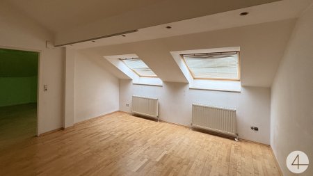 4 Stationen zum Karlsplatz! Helle Dachgeschoßwohnung mit Stil! Einbauküche inkludiert!