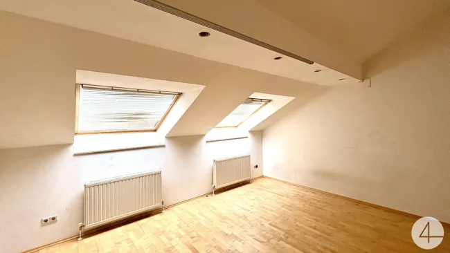 4 Stationen zum Karlsplatz! Helle Dachgeschoßwohnung mit Stil! Einbauküche inkludiert! - Titelbild