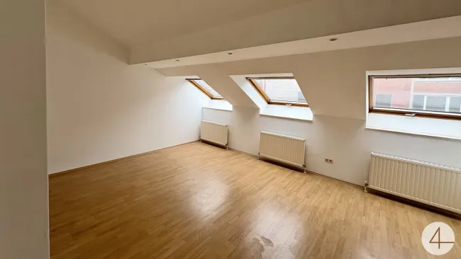 Terrasse! Helle, sonnige 3-Zimmer-Dachgeschosswohnung zum Wohlfühlen - 4 Stationen zum Karlsplatz! - Bild